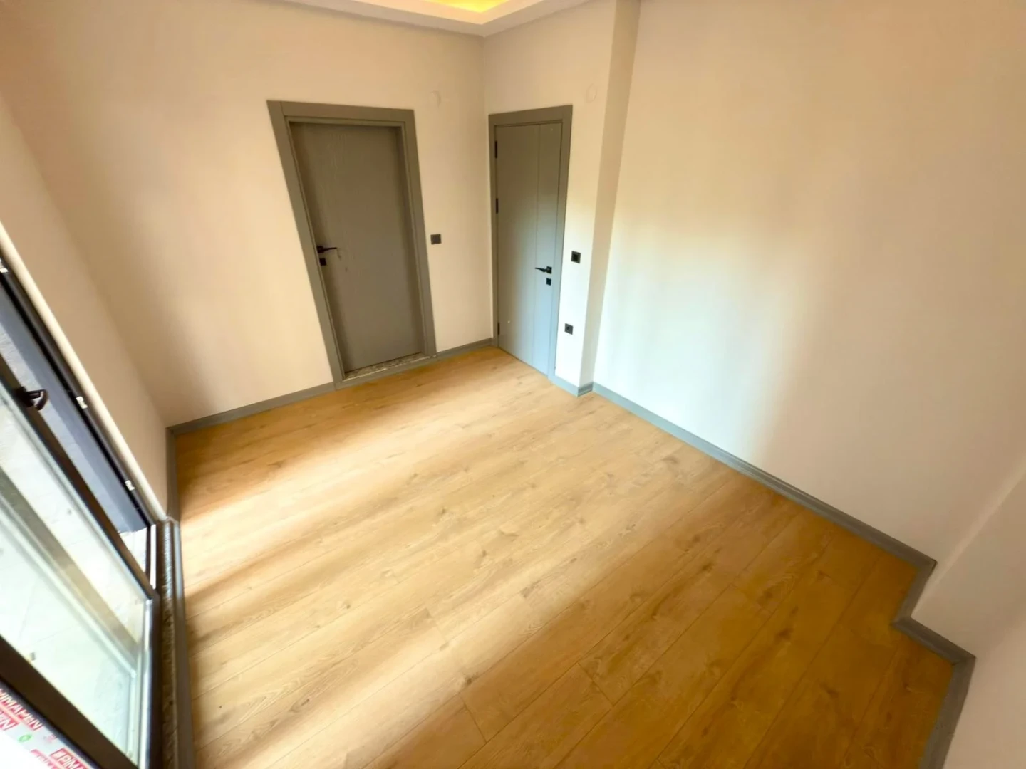 YÜKSELDEN ALTINKUMDA DENİZE YAKIN ÖN CEPHE EBEVEYNLİ 2+1 DAİRE