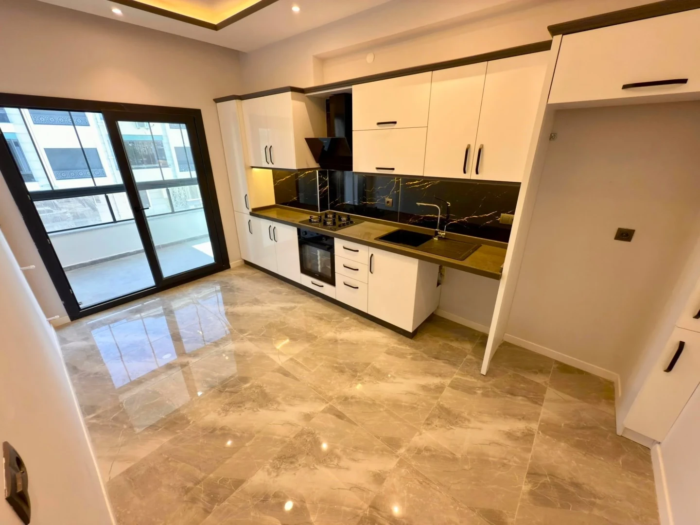 YÜKSELDEN ALTINKUMDA ULTRA LÜX SATILIK 2+1ÖN CEPHE SATILIK DAİRE
