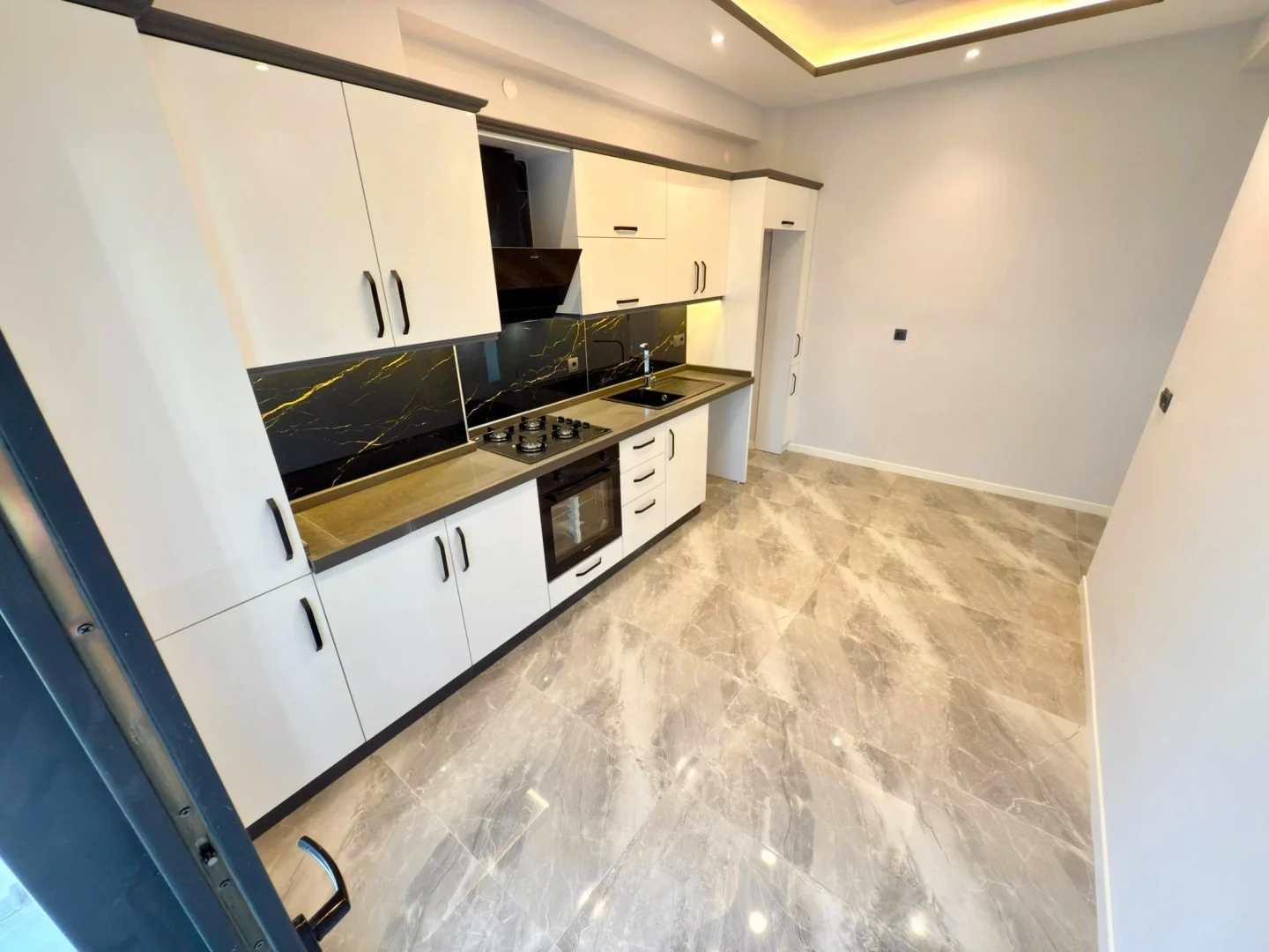 YÜKSELDEN ALTINKUMDA ULTRA LÜX SATILIK 2+1ÖN CEPHE SATILIK DAİRE