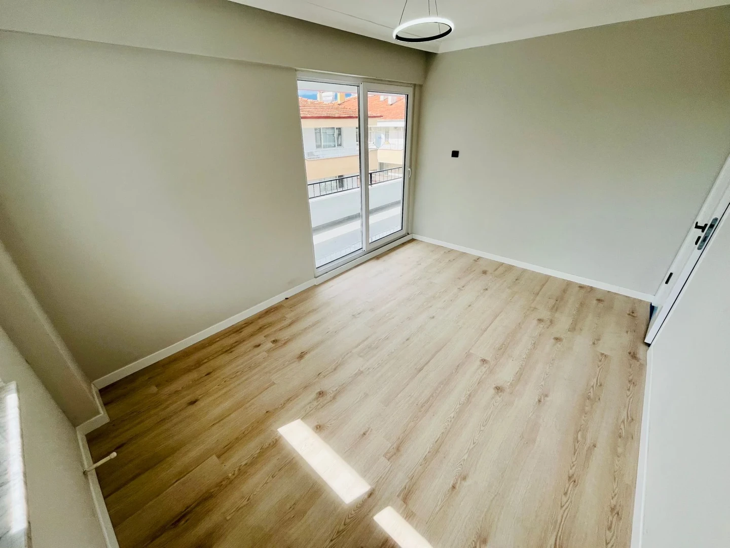 YÜKSELDEN İKİZÇAYDA YEŞİL MANZARALI ARA KAT ULTRA LÜKS 2+1 DAİRE