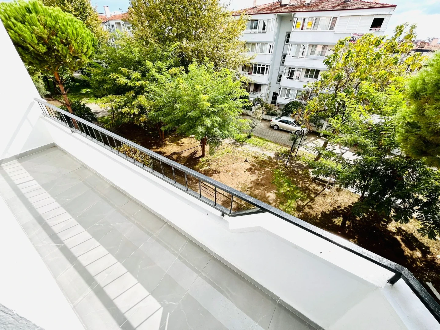 YÜKSELDEN İKİZÇAYDA YEŞİL MANZARALI ARA KAT ULTRA LÜKS 2+1 DAİRE