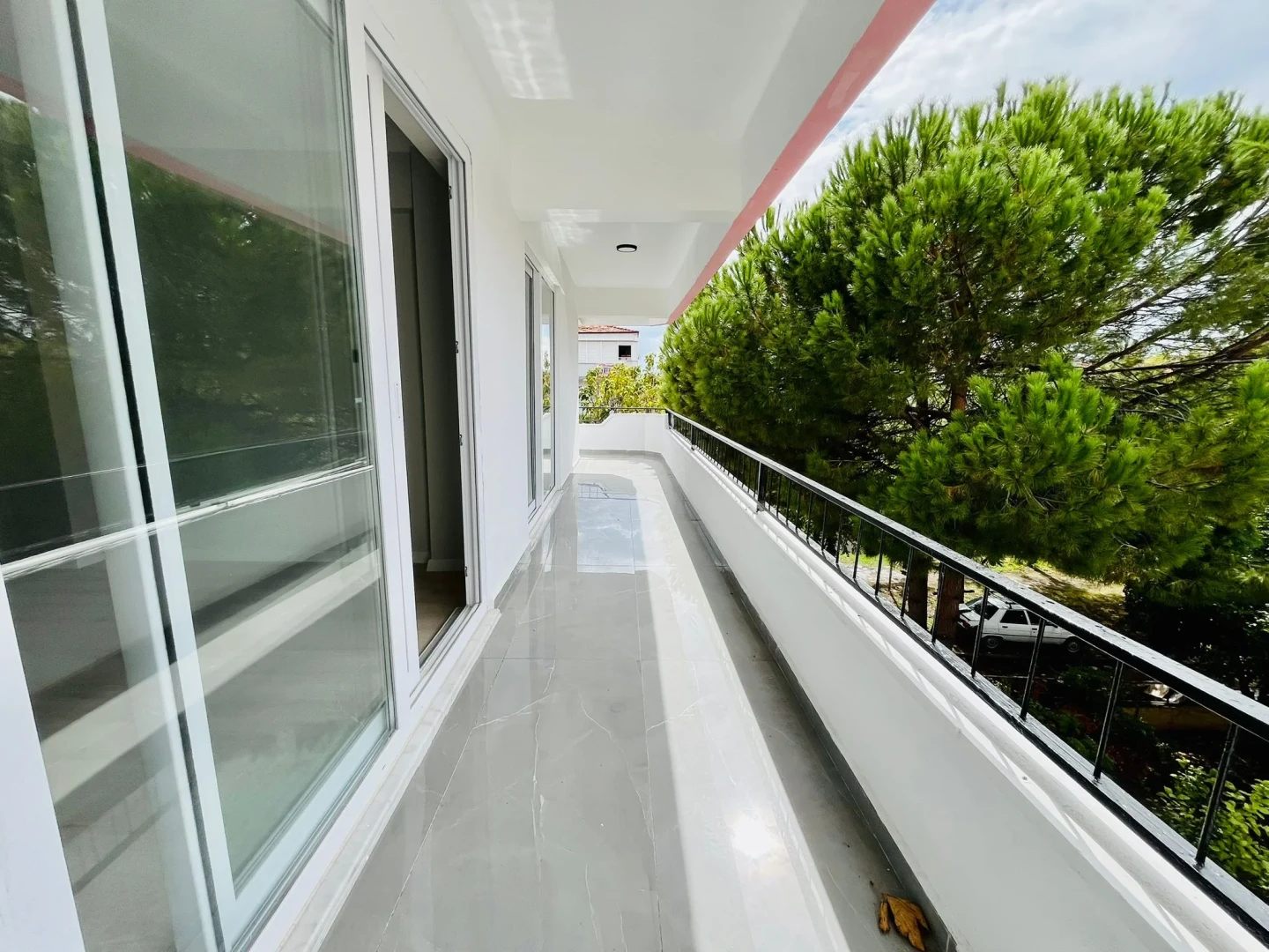 YÜKSELDEN İKİZÇAYDA YEŞİL MANZARALI ARA KAT ULTRA LÜKS 2+1 DAİRE