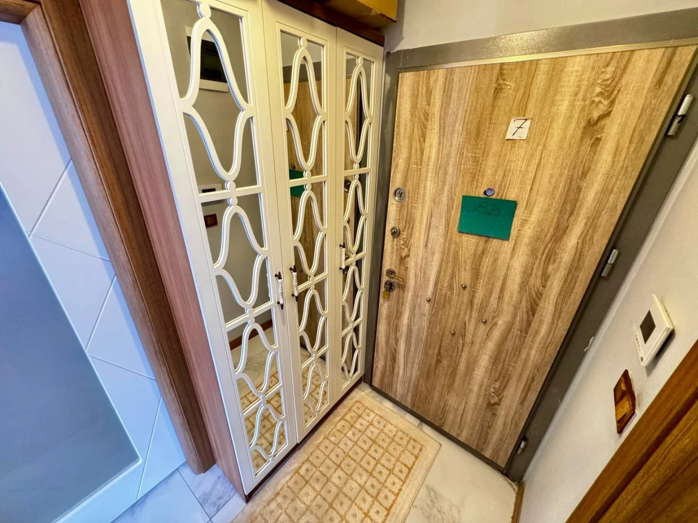 YÜKSELDEN AKÇAYDA LÜX VE GENİŞ ÖN CEPHE SATILIK FIRSAT 1+1 DAİRE