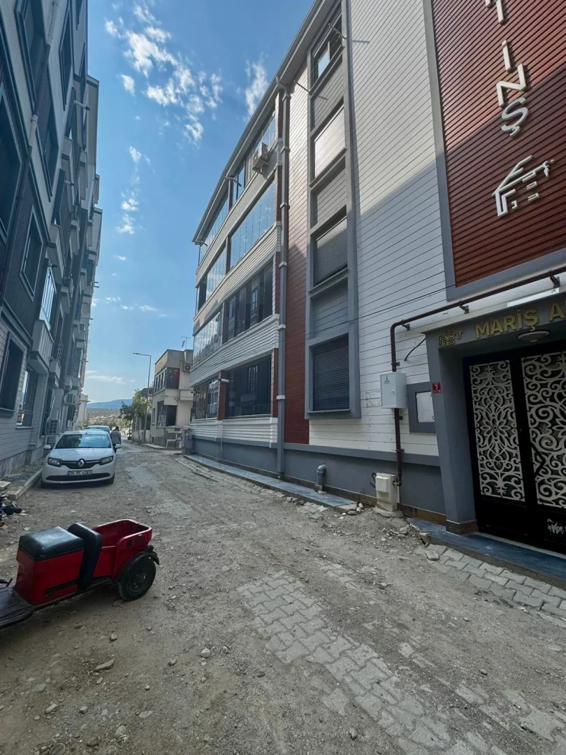 YÜKSELDEN AKÇAYDA LÜX VE GENİŞ ÖN CEPHE SATILIK FIRSAT 1+1 DAİRE