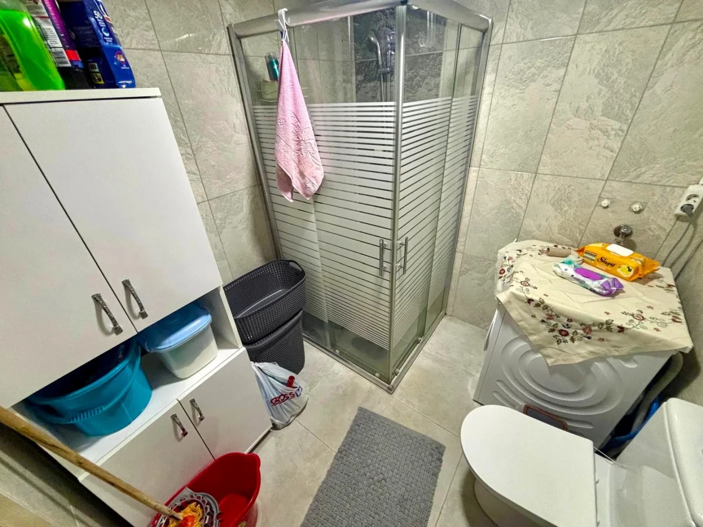 YÜKSELDEN ALTINKUMDA AYRI MUTFAK ÖN CEPHE CAM BALKONLU 2+1 DAİRE