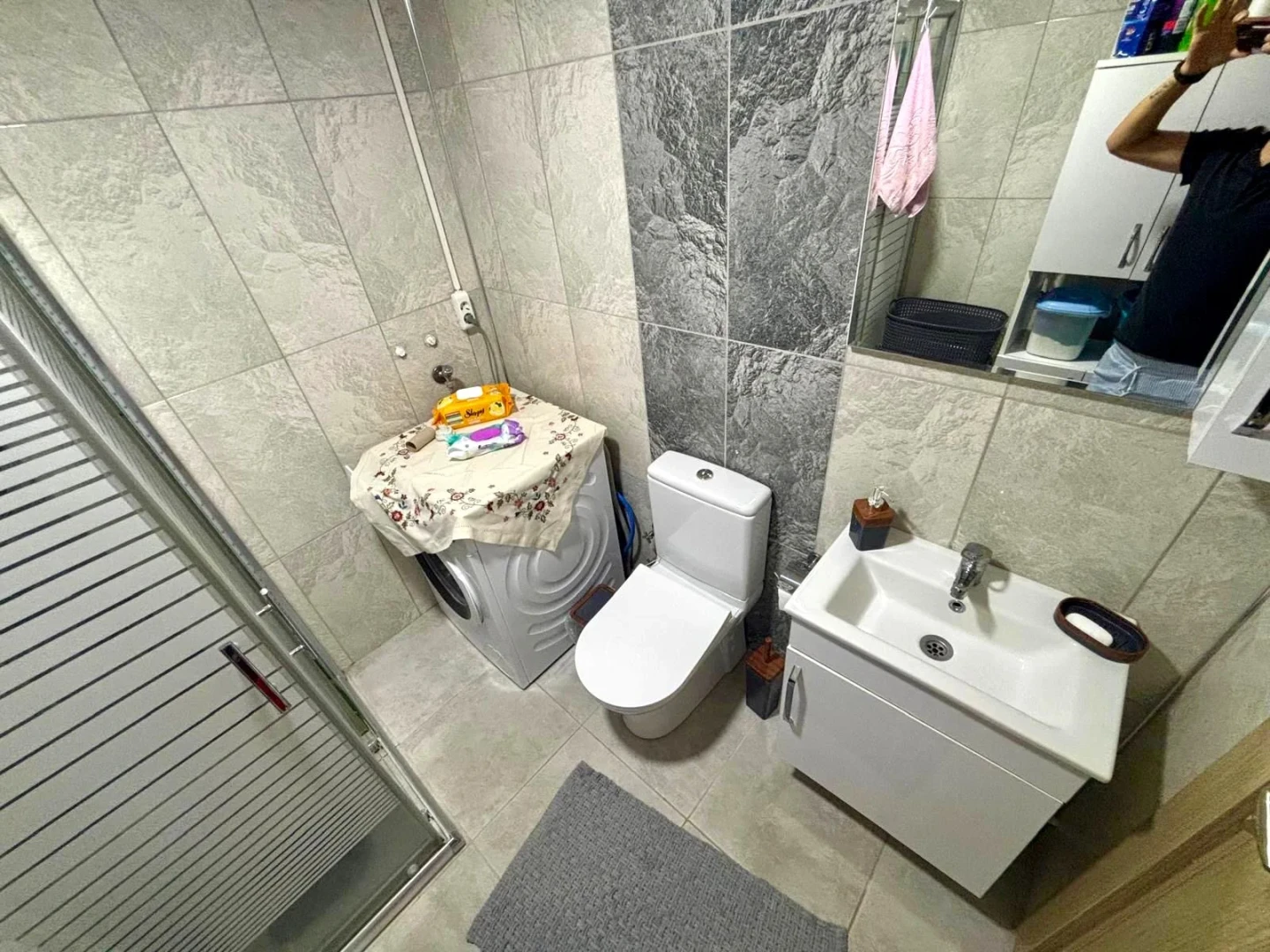 YÜKSELDEN ALTINKUMDA AYRI MUTFAK ÖN CEPHE CAM BALKONLU 2+1 DAİRE