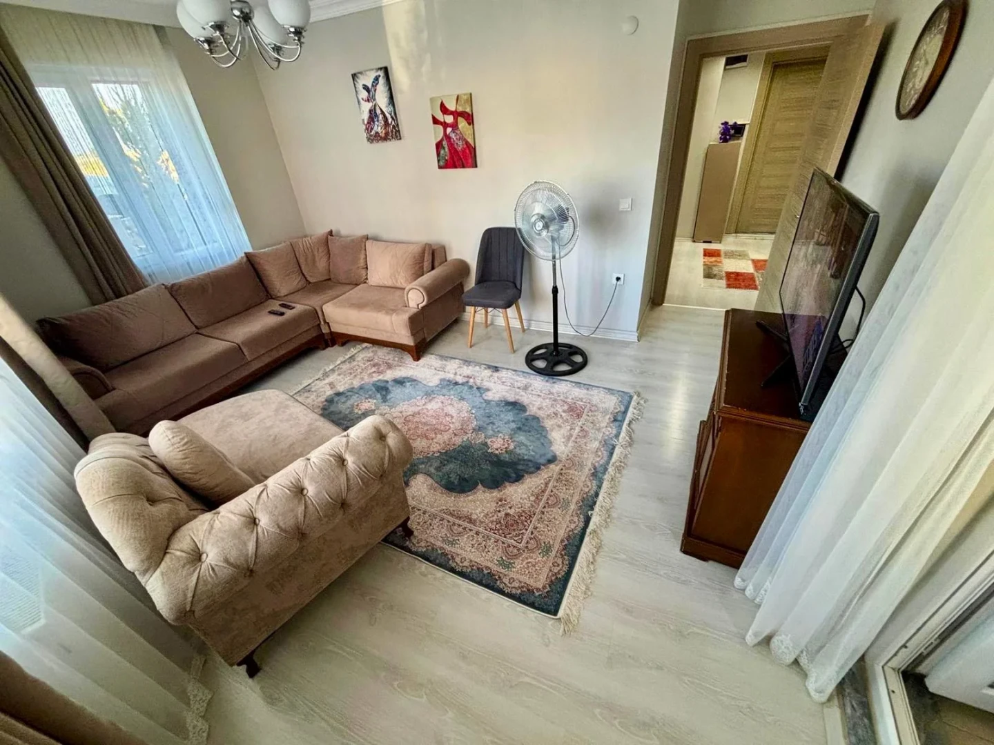 YÜKSELDEN ALTINKUMDA AYRI MUTFAK ÖN CEPHE CAM BALKONLU 2+1 DAİRE
