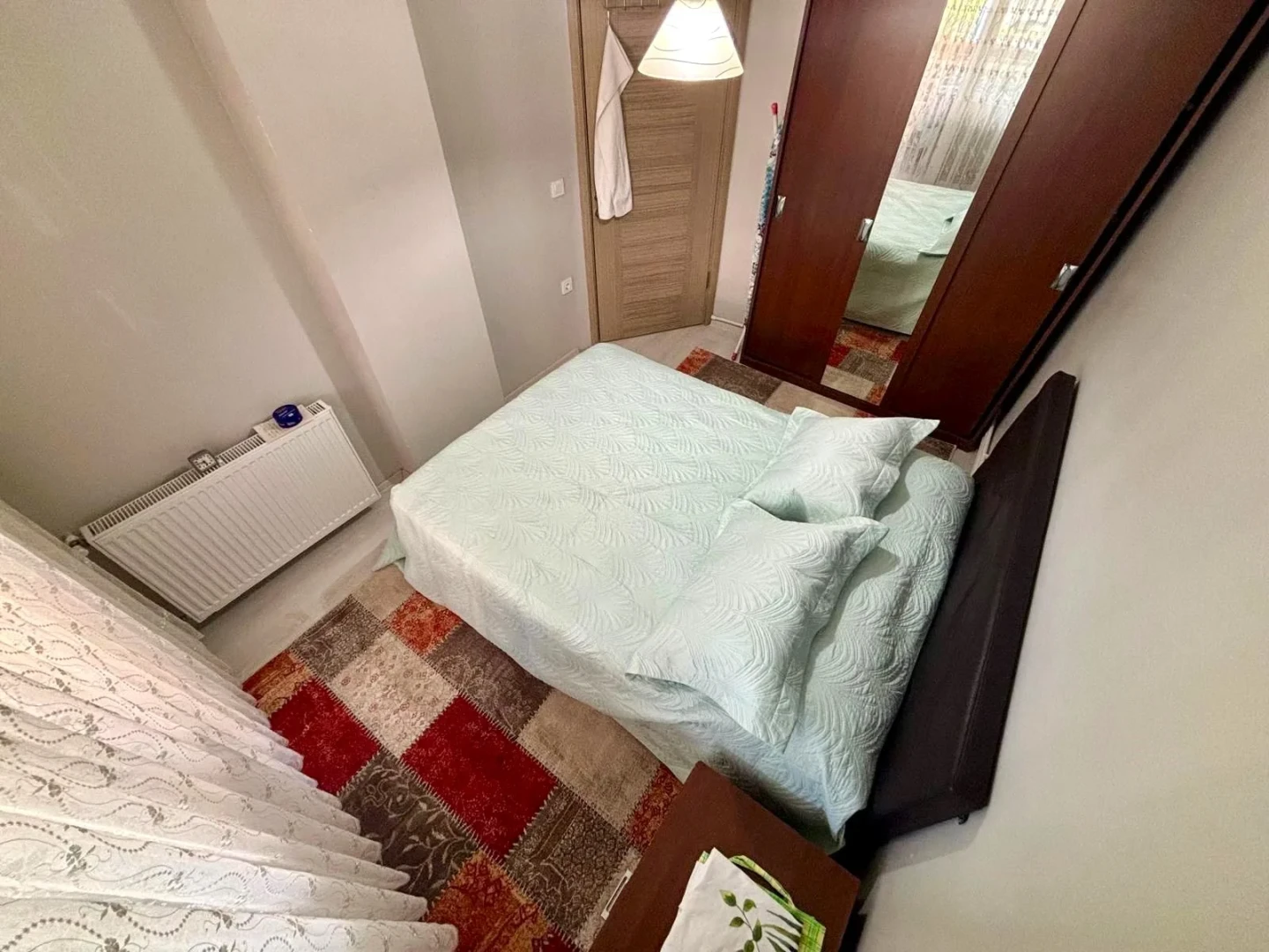 YÜKSELDEN ALTINKUMDA AYRI MUTFAK ÖN CEPHE CAM BALKONLU 2+1 DAİRE