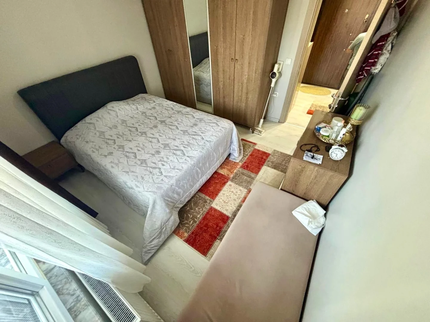 YÜKSELDEN ALTINKUMDA AYRI MUTFAK ÖN CEPHE CAM BALKONLU 2+1 DAİRE