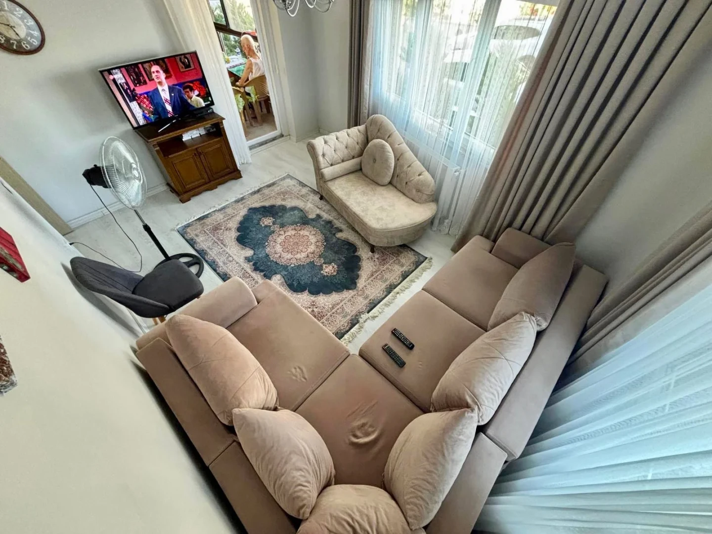 YÜKSELDEN ALTINKUMDA AYRI MUTFAK ÖN CEPHE CAM BALKONLU 2+1 DAİRE