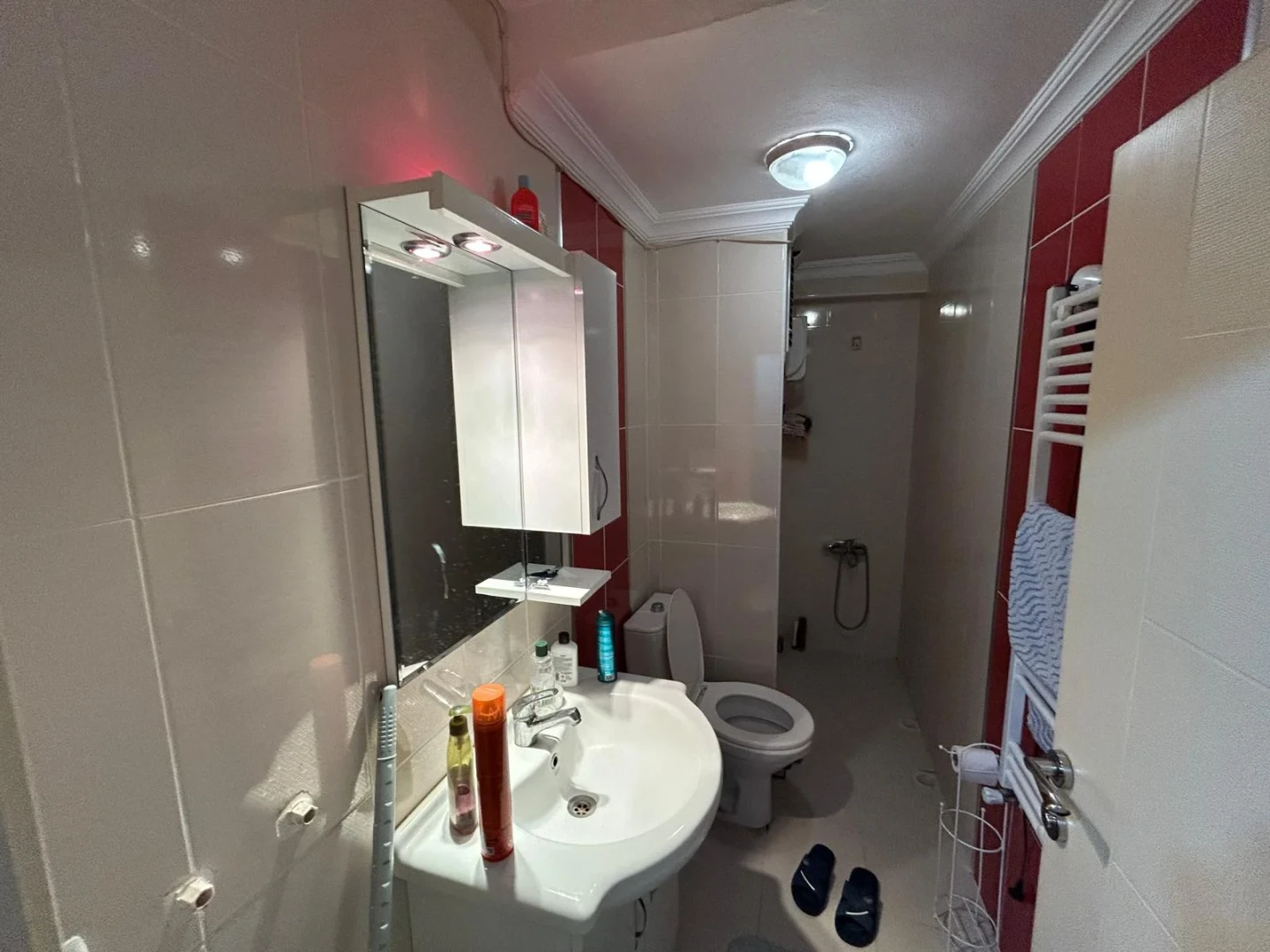 YÜKSELDEN EDREMİT'TE 2+1 HOBİ BAHÇELİ FULL EŞYALI DOĞALGAZLI SATILIK DAİRE