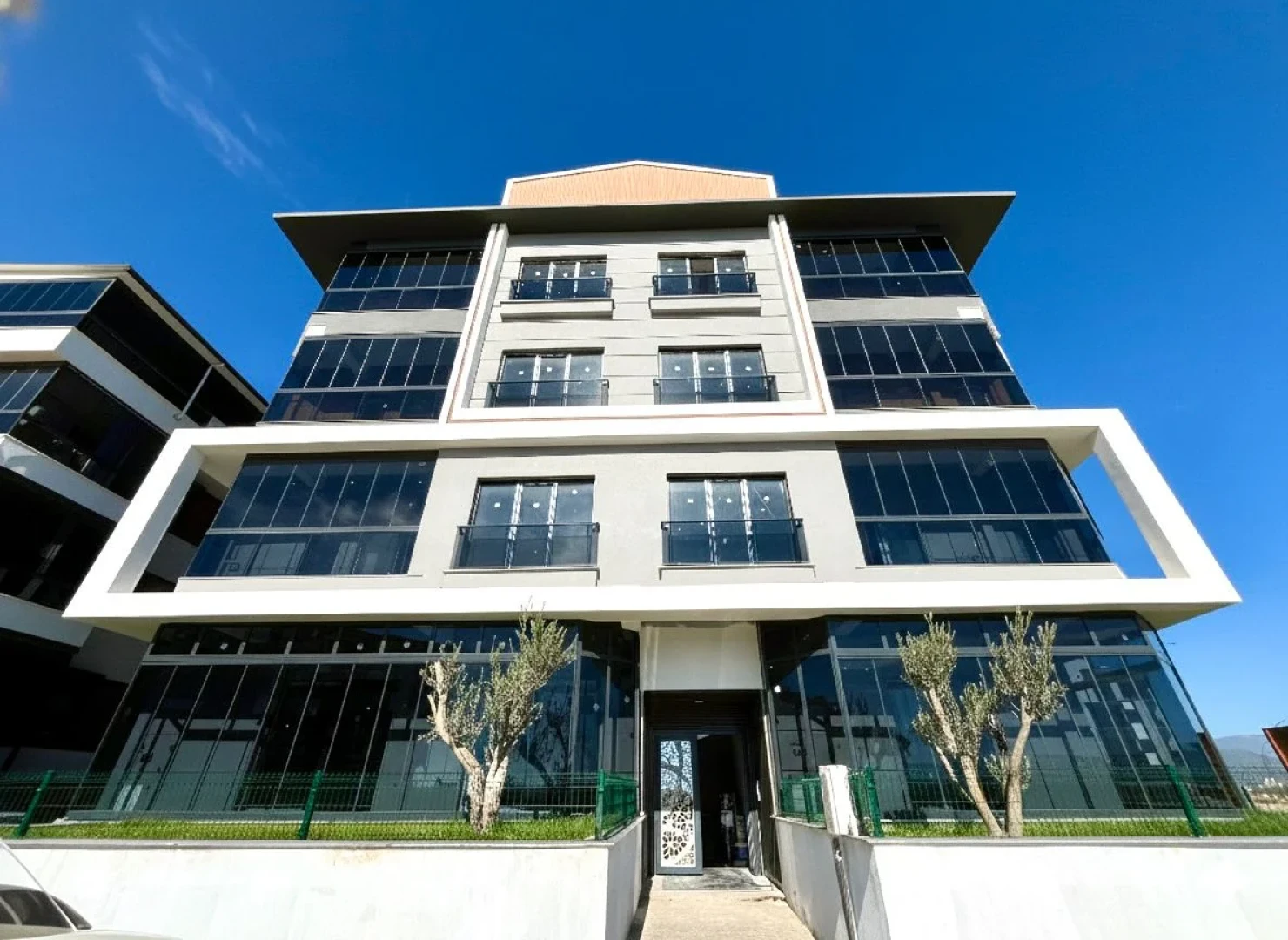 YÜKSELDEN ALTINKUMDA ARA KAT SIFIR ULTRA LÜX GENİŞ 1+1 DAİRE