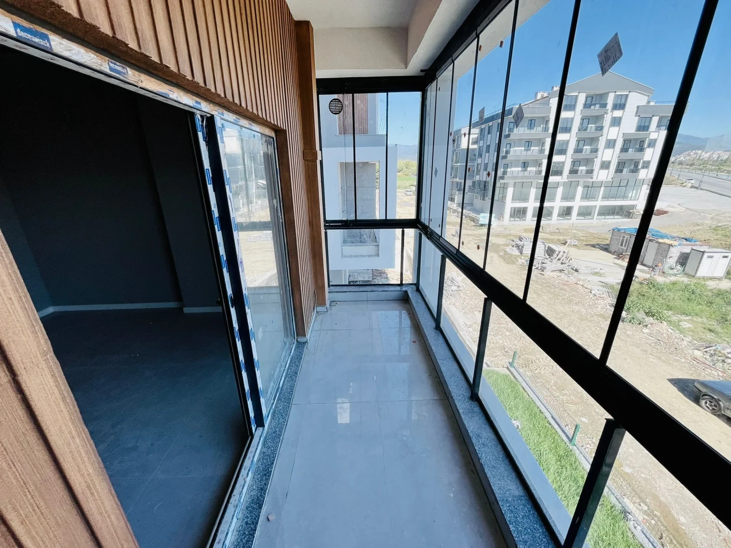 YÜKSELDEN ALTINKUMDA ARA KAT SIFIR ULTRA LÜX GENİŞ 1+1 DAİRE