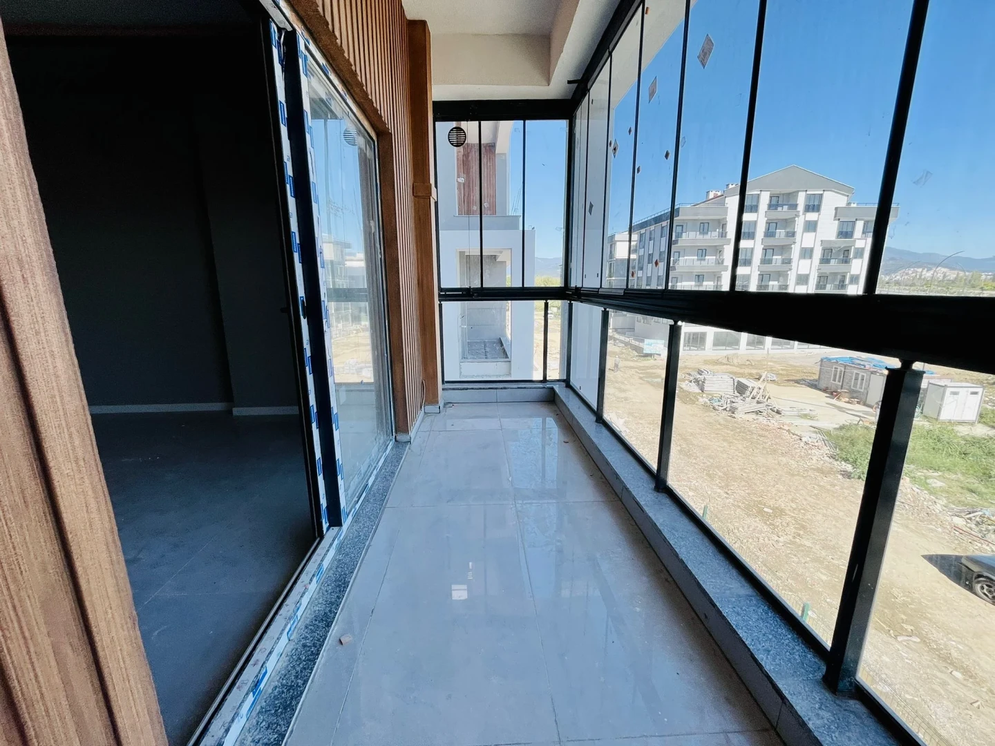 YÜKSELDEN ALTINKUMDA ARA KAT SIFIR ULTRA LÜX GENİŞ 1+1 DAİRE