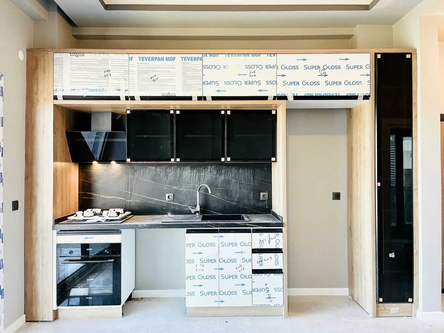 YÜKSELDEN ALTINKUMDA ARA KAT SIFIR ULTRA LÜX GENİŞ 1+1 DAİRE