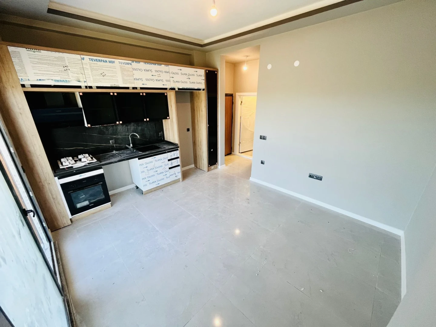 YÜKSELDEN ALTINKUMDA ARA KAT SIFIR ULTRA LÜX GENİŞ 1+1 DAİRE