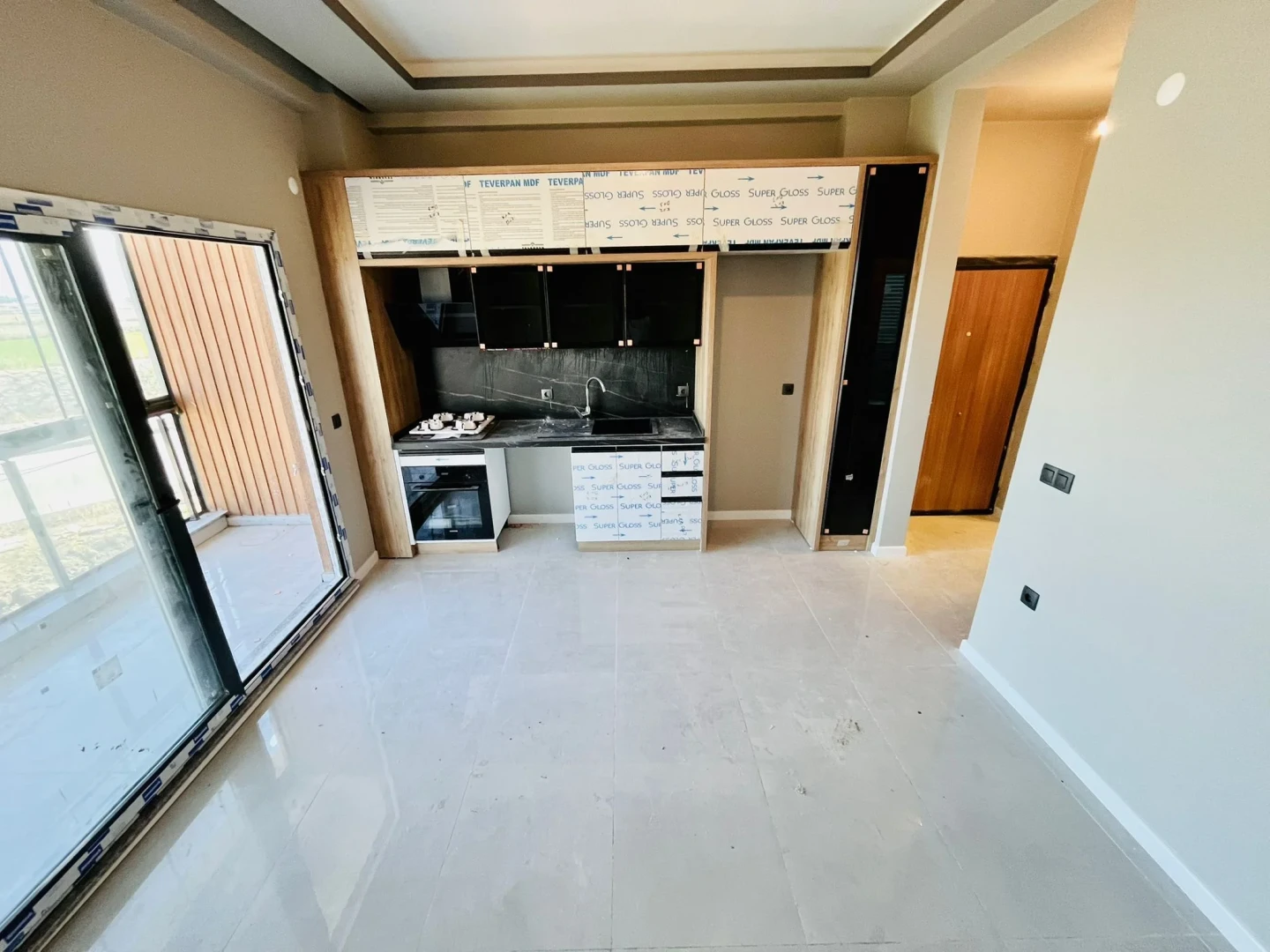 YÜKSELDEN ALTINKUMDA ARA KAT SIFIR ULTRA LÜX GENİŞ 1+1 DAİRE