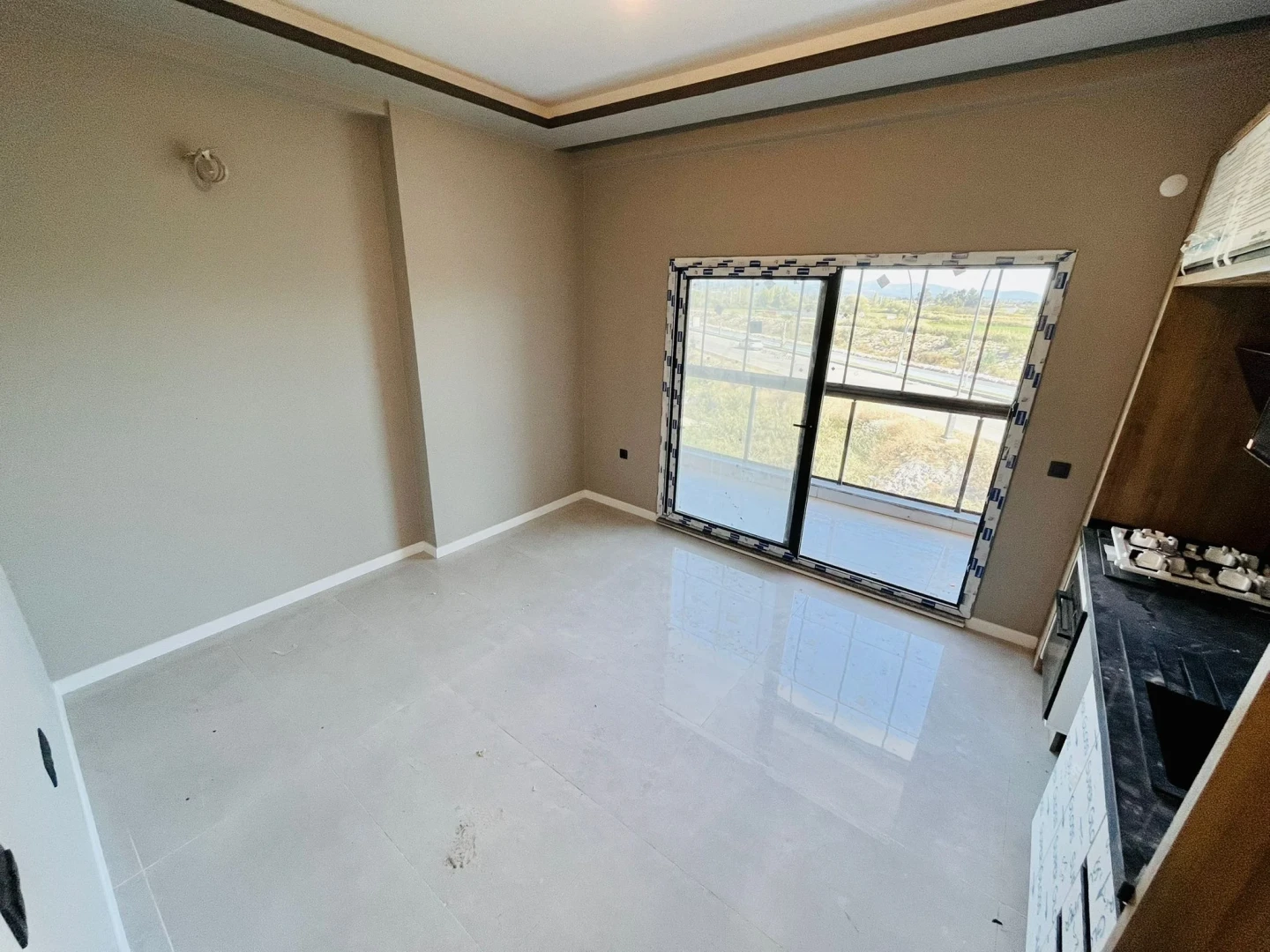 YÜKSELDEN ALTINKUMDA ARA KAT SIFIR ULTRA LÜX GENİŞ 1+1 DAİRE