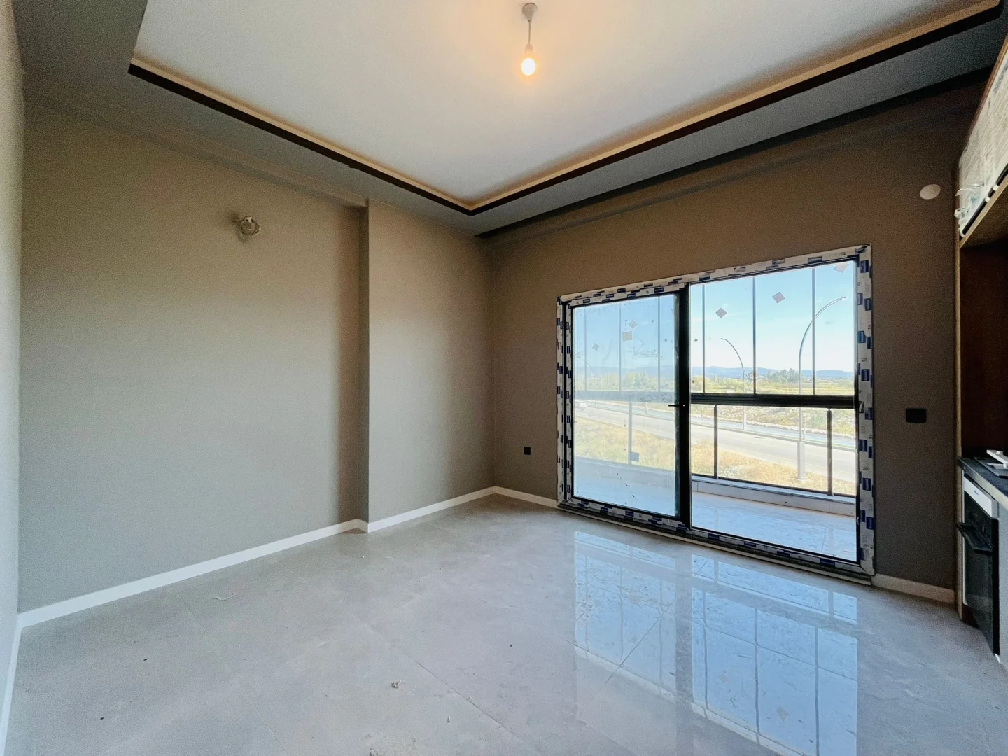 YÜKSELDEN ALTINKUMDA ARA KAT SIFIR ULTRA LÜX GENİŞ 1+1 DAİRE