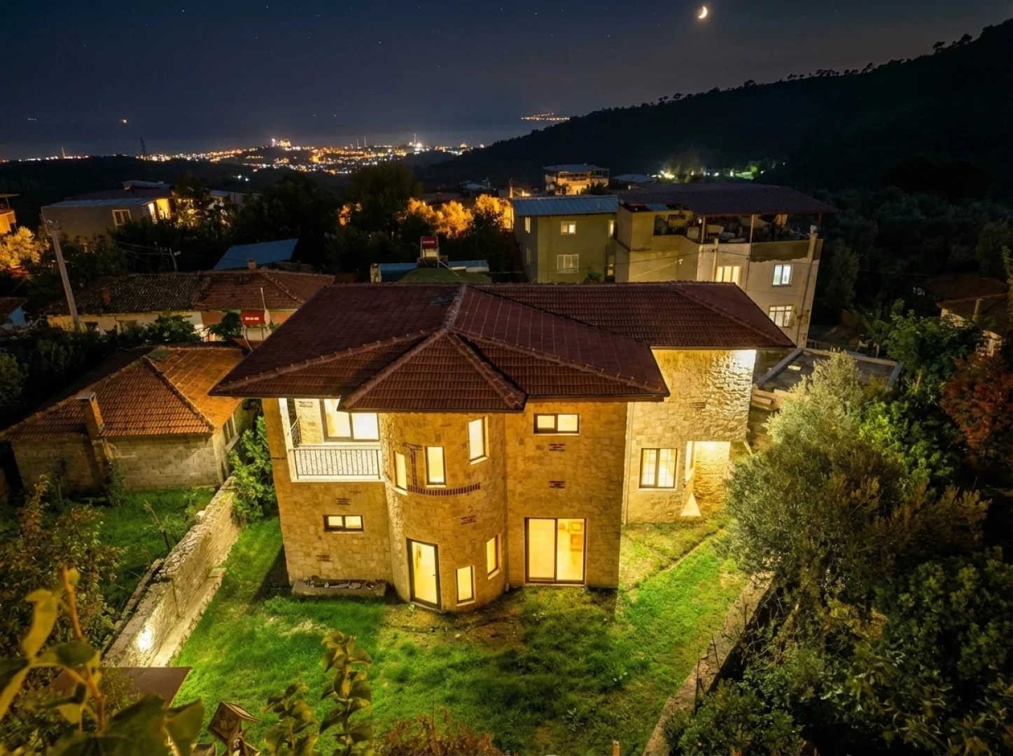 YETKİSİ YÜKSELDE 591 M2 ÖZEL OTOPARKLI MANZARALI BAĞIMSIZ VİLLA