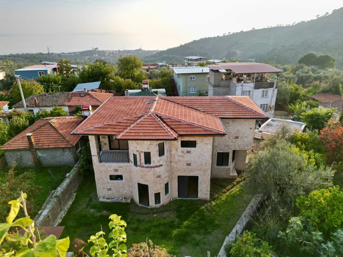 YETKİSİ YÜKSELDE 591 M2 ÖZEL OTOPARKLI MANZARALI BAĞIMSIZ VİLLA