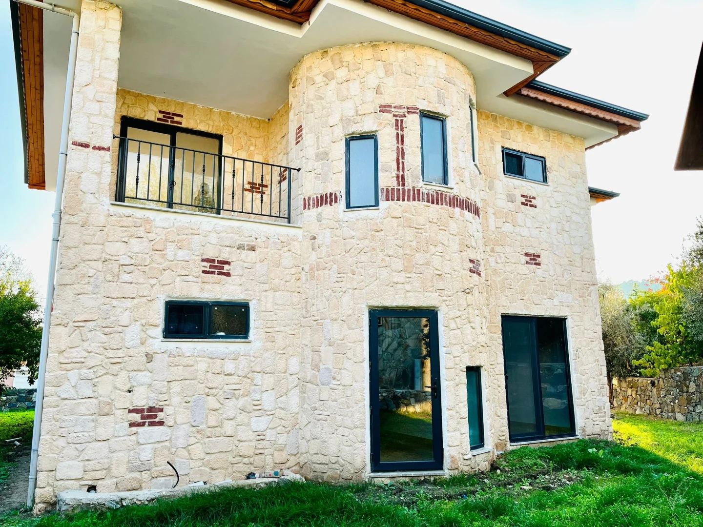 YETKİSİ YÜKSELDE 591 M2 ÖZEL OTOPARKLI MANZARALI BAĞIMSIZ VİLLA