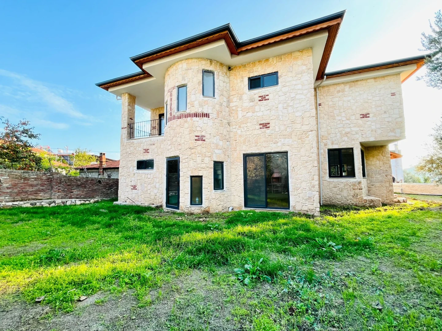 YETKİSİ YÜKSELDE 591 M2 ÖZEL OTOPARKLI MANZARALI BAĞIMSIZ VİLLA