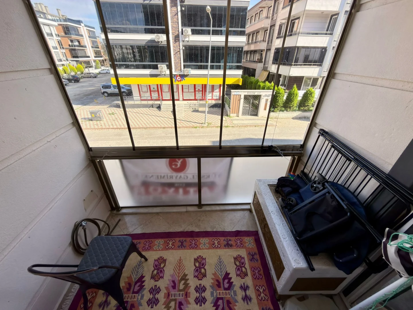 YÜKSELDEN ALTINKUMDA DONANIMLI SİTEDE ÖN CEPHE SATILIK 1+1DAİRE
