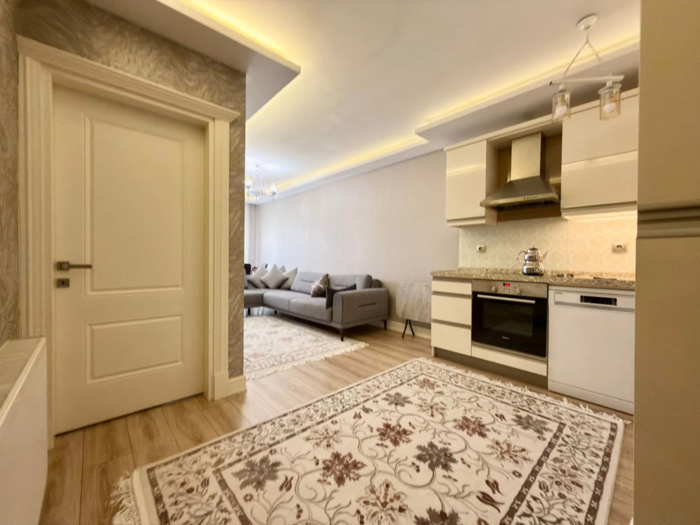 YÜKSELDEN ALTINKUMDA DONANIMLI SİTEDE ÖN CEPHE SATILIK 1+1DAİRE
