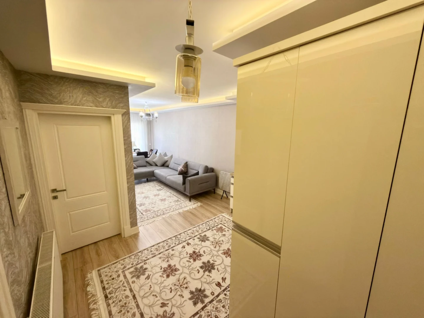 YÜKSELDEN ALTINKUMDA DONANIMLI SİTEDE ÖN CEPHE SATILIK 1+1DAİRE