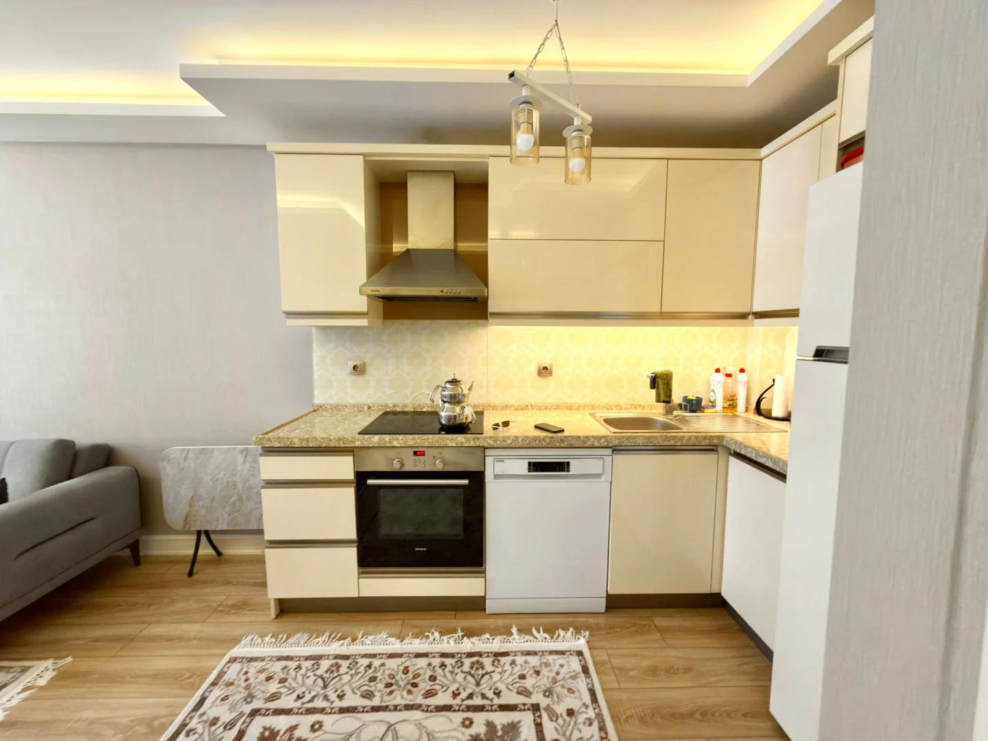 YÜKSELDEN ALTINKUMDA DONANIMLI SİTEDE ÖN CEPHE SATILIK 1+1DAİRE