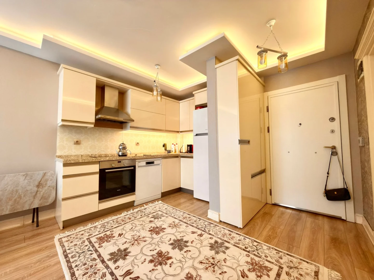 YÜKSELDEN ALTINKUMDA DONANIMLI SİTEDE ÖN CEPHE SATILIK 1+1DAİRE