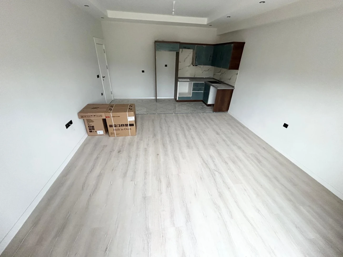 YÜKSELDEN EDREMİTTE K.OTOPARKLI YÜZME HAVUZLU DOĞALGAZLI 1+1 DAİRE