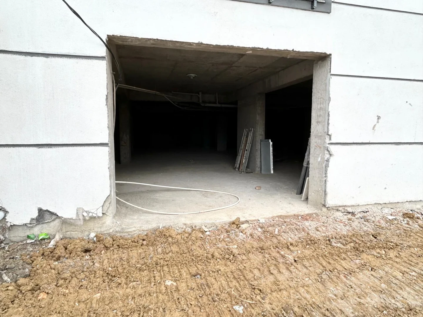 YÜKSELDEN EDREMİTTE K.OTOPARKLI YÜZME HAVUZLU DOĞALGAZLI 1+1 DAİRE