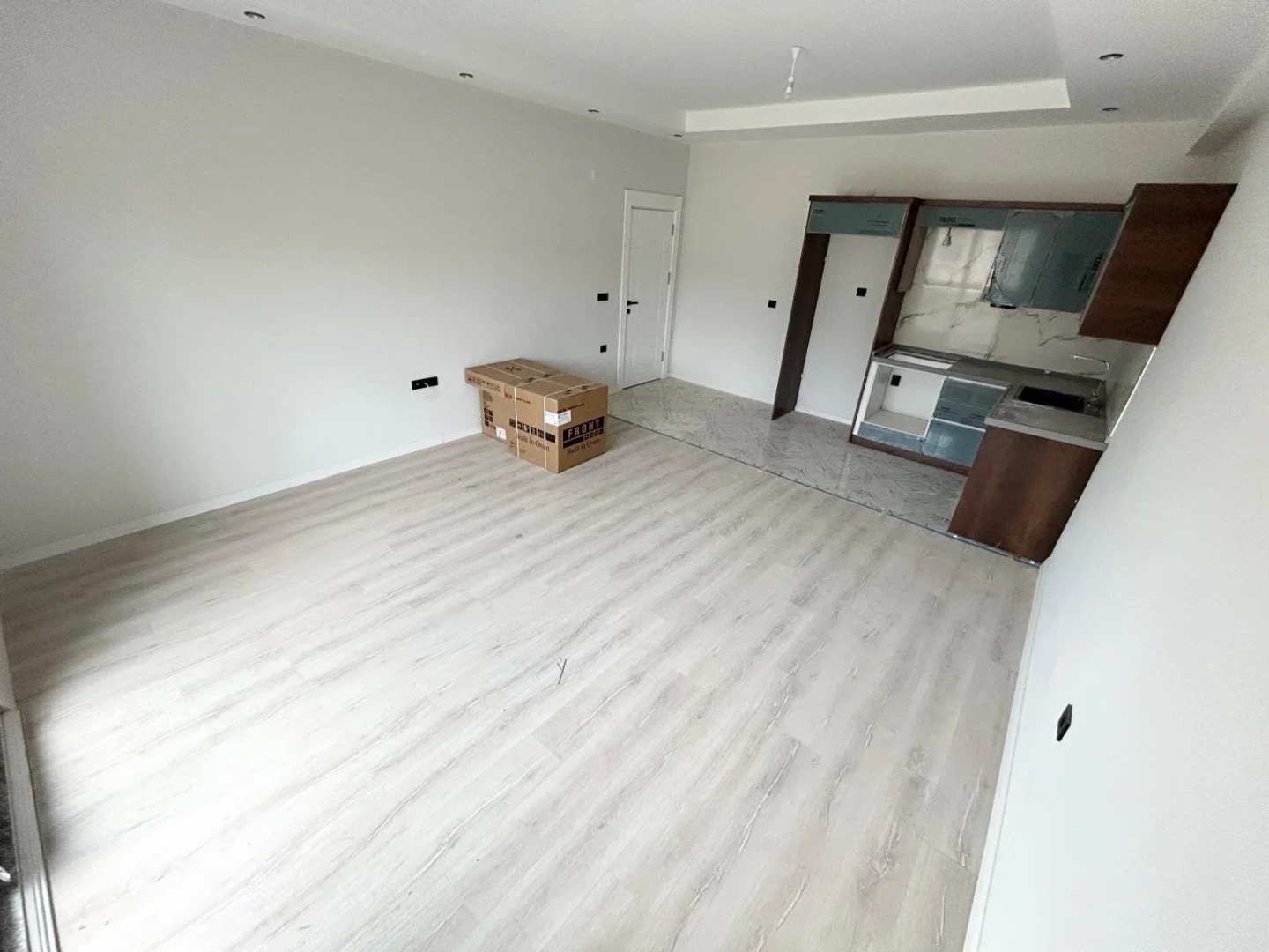 YÜKSELDEN EDREMİTTE K.OTOPARKLI YÜZME HAVUZLU DOĞALGAZLI 1+1 DAİRE