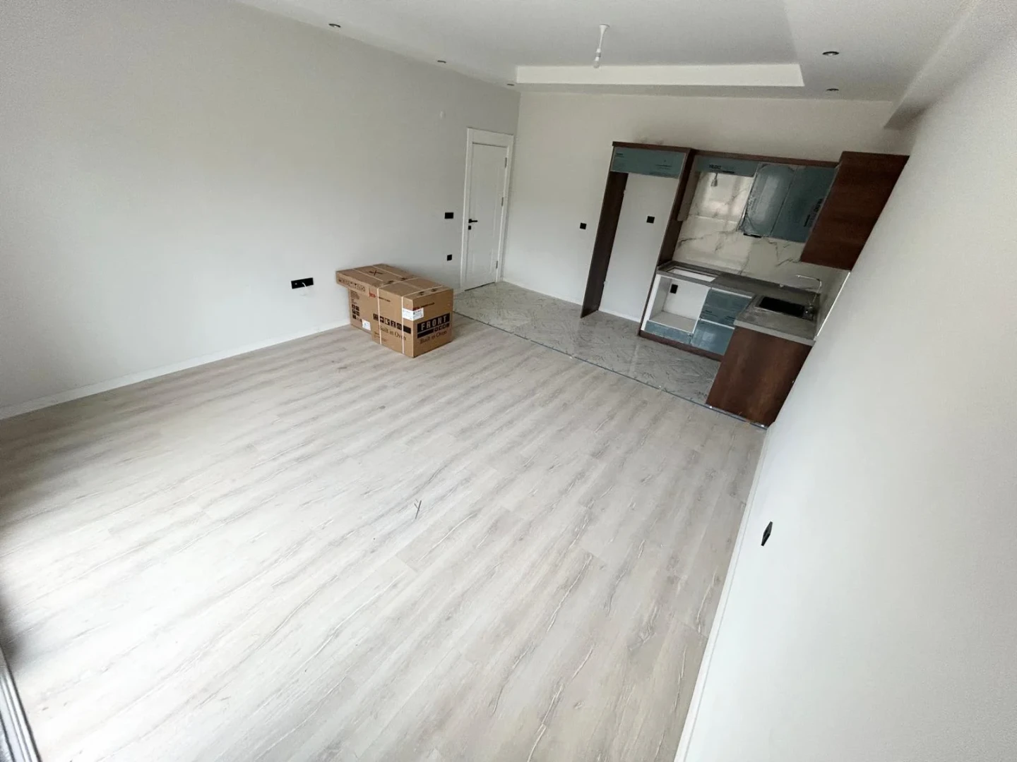 YÜKSELDEN EDREMİTTE K.OTOPARKLI YÜZME HAVUZLU DOĞALGAZLI 1+1 DAİRE