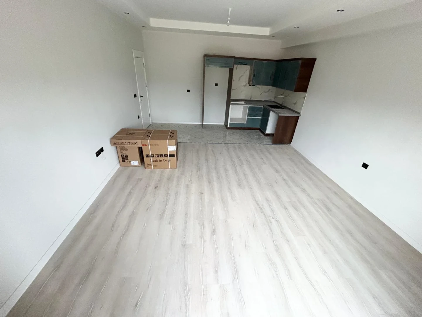 YÜKSELDEN EDREMİTTE K.OTOPARKLI YÜZME HAVUZLU DOĞALGAZLI 1+1 DAİRE