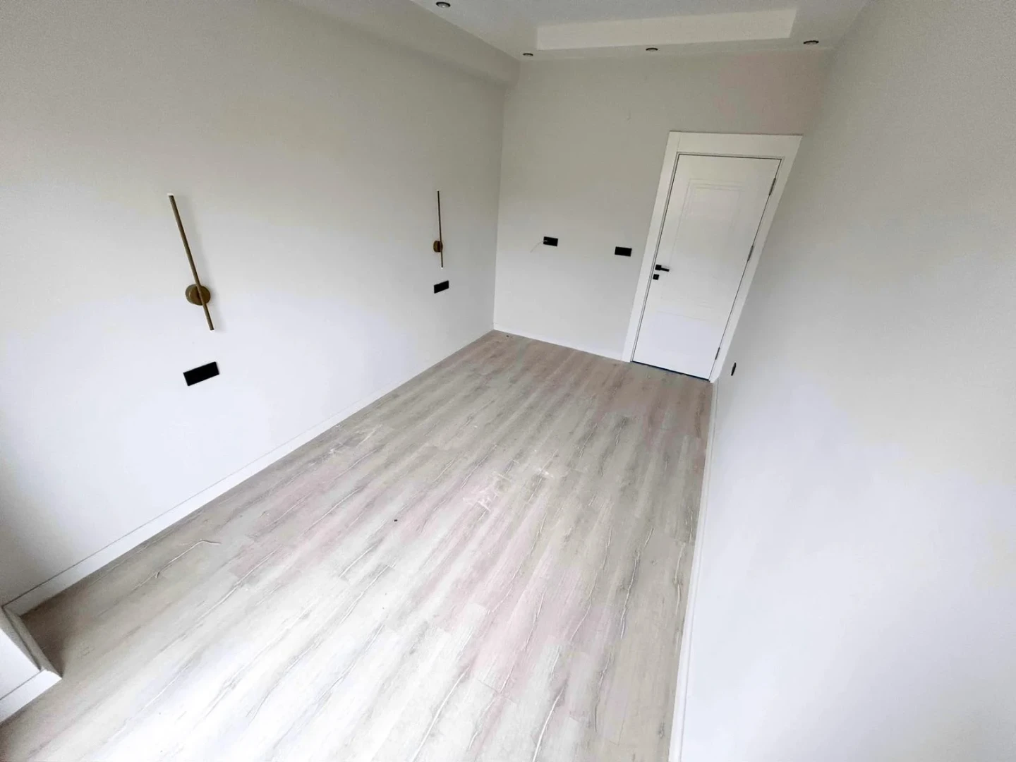 YÜKSELDEN EDREMİTTE K.OTOPARKLI YÜZME HAVUZLU DOĞALGAZLI 1+1 DAİRE