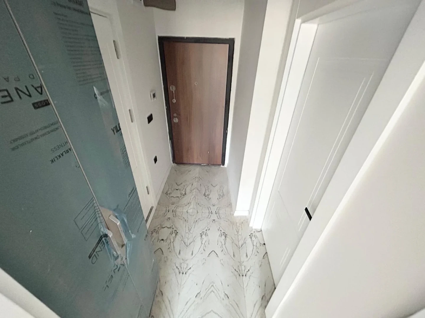 YÜKSELDEN EDREMİTTE K.OTOPARKLI YÜZME HAVUZLU DOĞALGAZLI 1+1 DAİRE