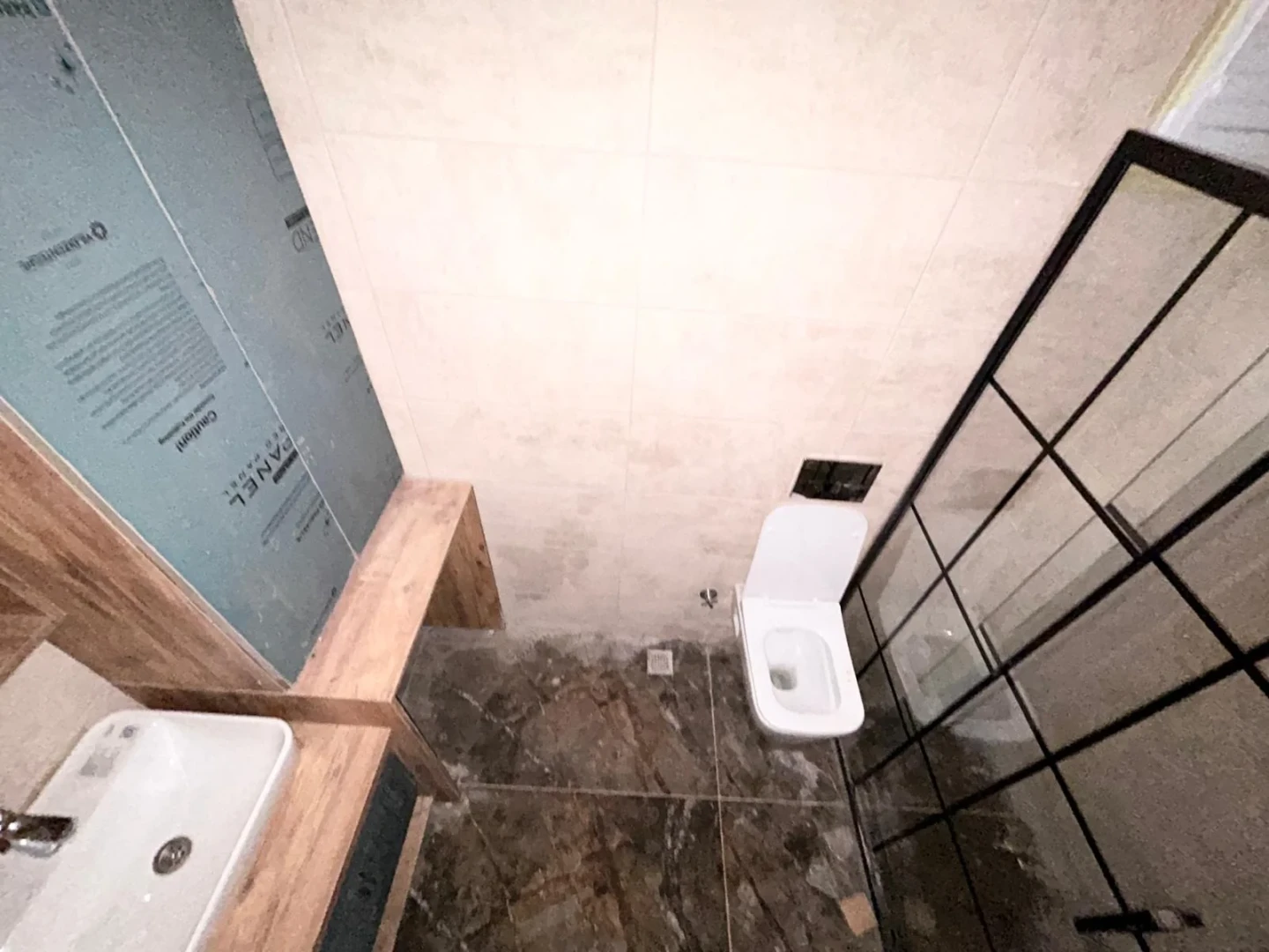 YÜKSELDEN EDREMİTTE K.OTOPARKLI YÜZME HAVUZLU DOĞALGAZLI 1+1 DAİRE