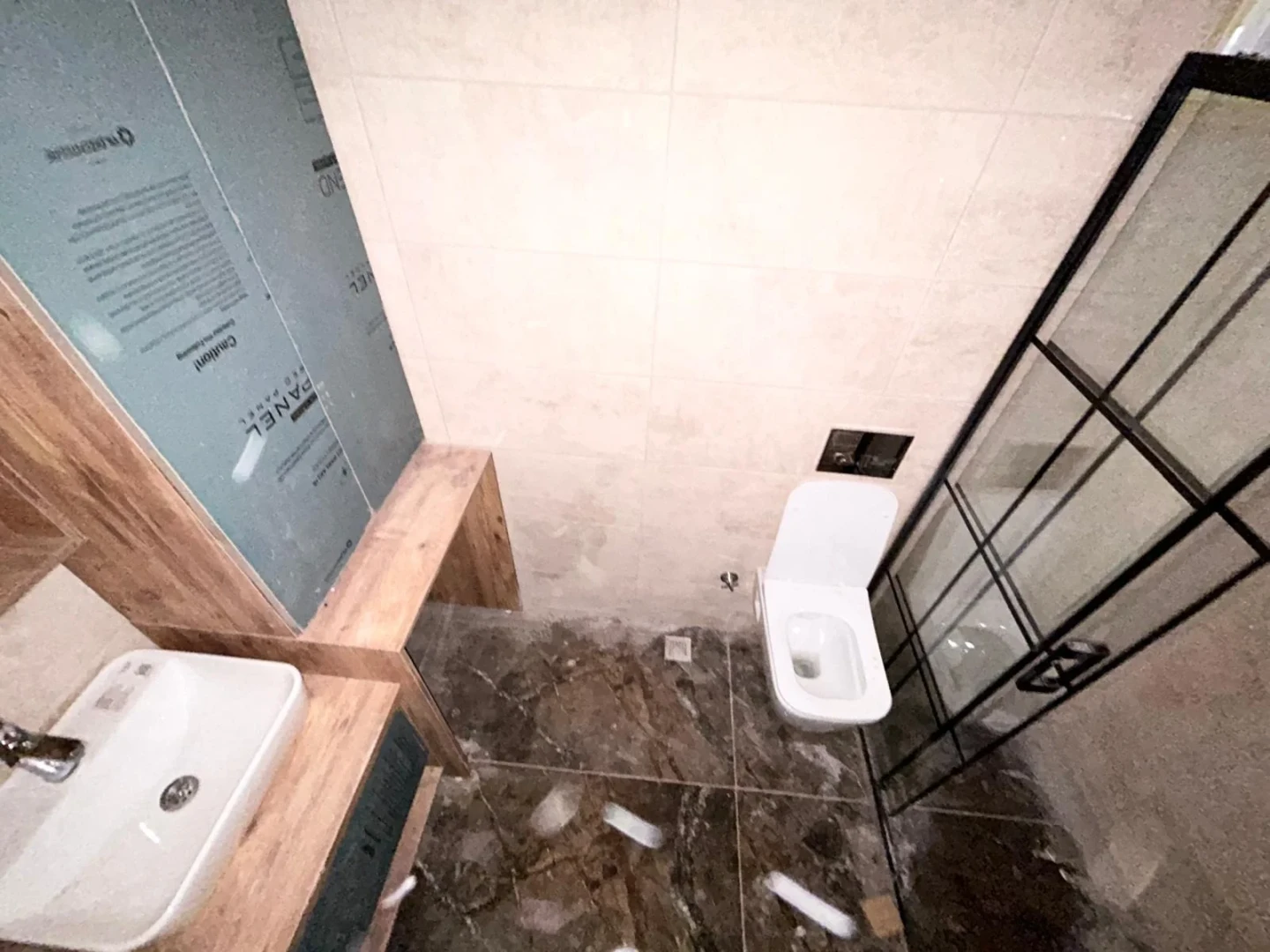 YÜKSELDEN EDREMİTTE K.OTOPARKLI YÜZME HAVUZLU DOĞALGAZLI 1+1 DAİRE