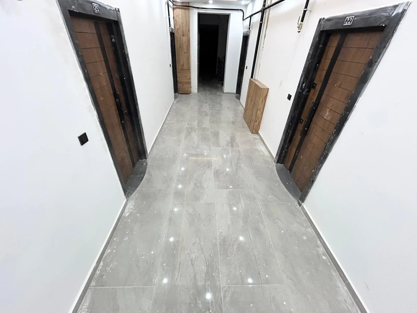 YÜKSELDEN EDREMİTTE K.OTOPARKLI YÜZME HAVUZLU DOĞALGAZLI 1+1 DAİRE