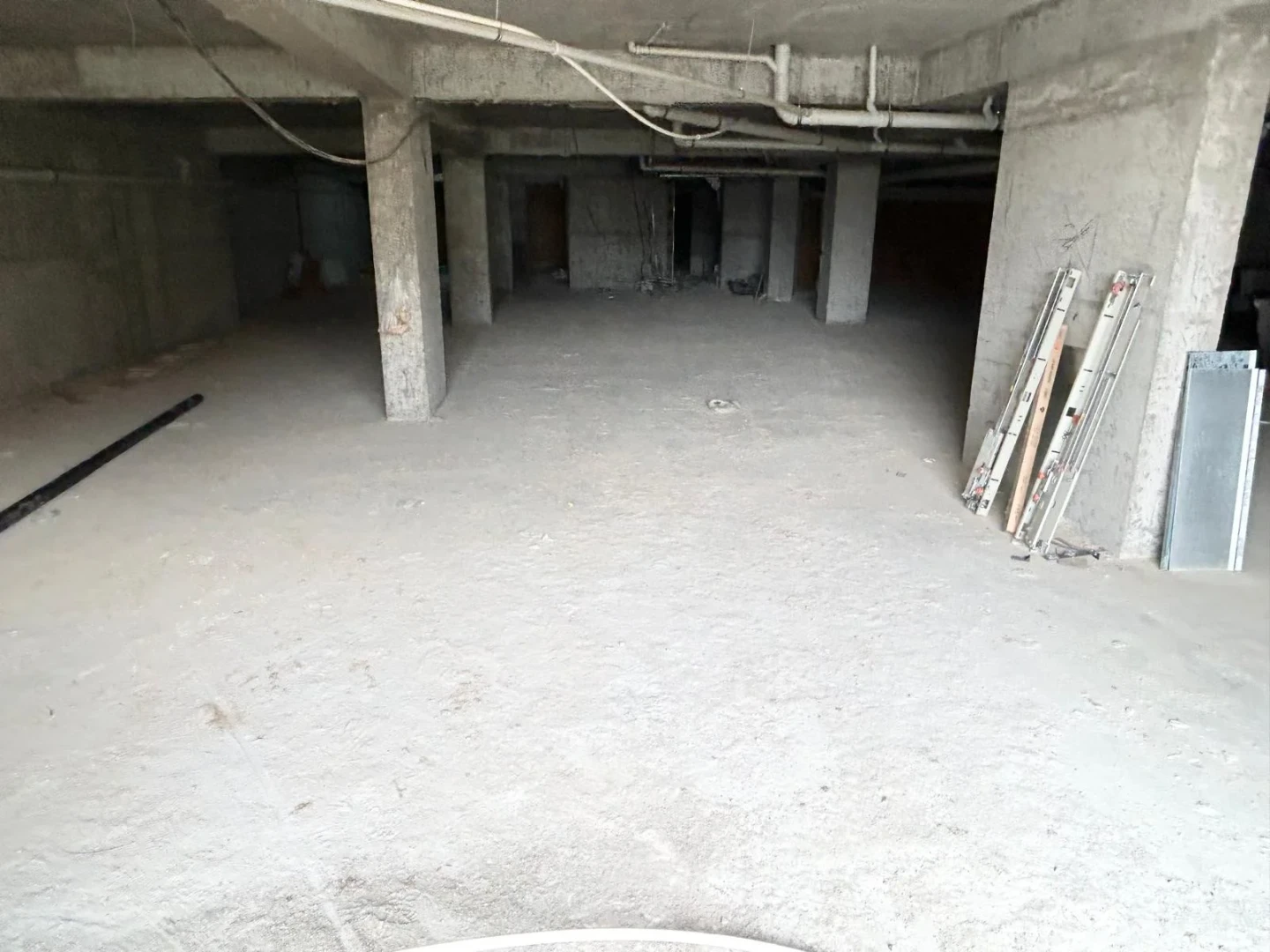 YÜKSELDEN EDREMİTTE K.OTOPARKLI YÜZME HAVUZLU DOĞALGAZLI 1+1 DAİRE