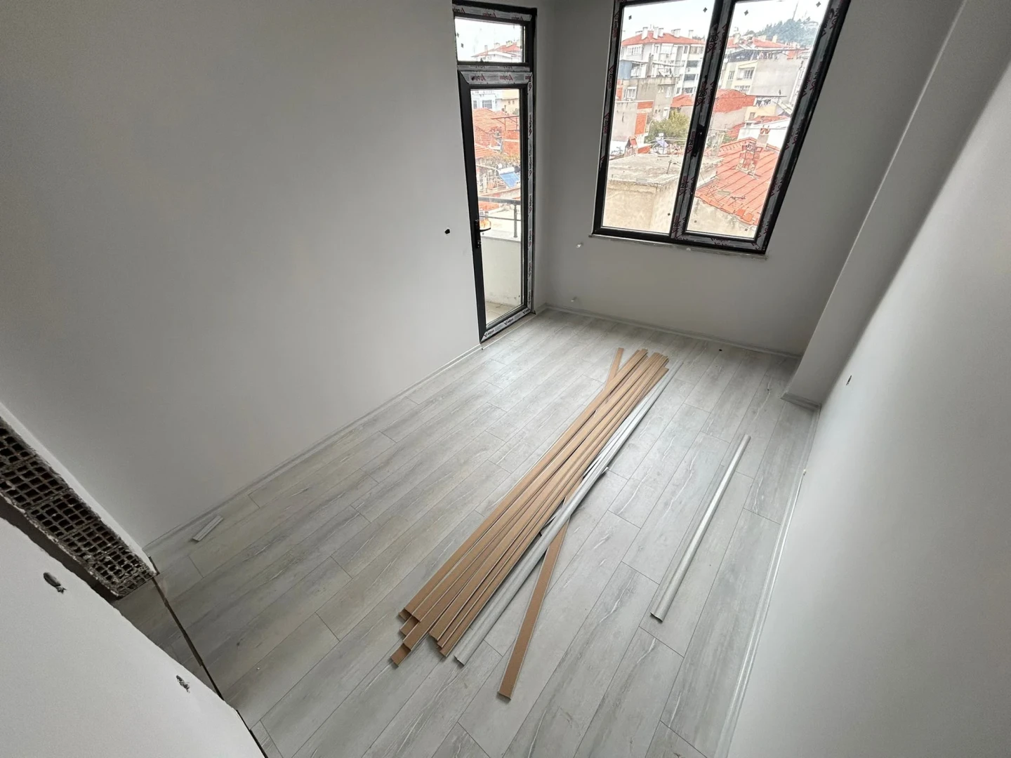 *YÜKSEL'DEN TUZCUMURAT'TA AYRI MUTFAK DOGALGAZLI 3+1 SIFIR DAİRE