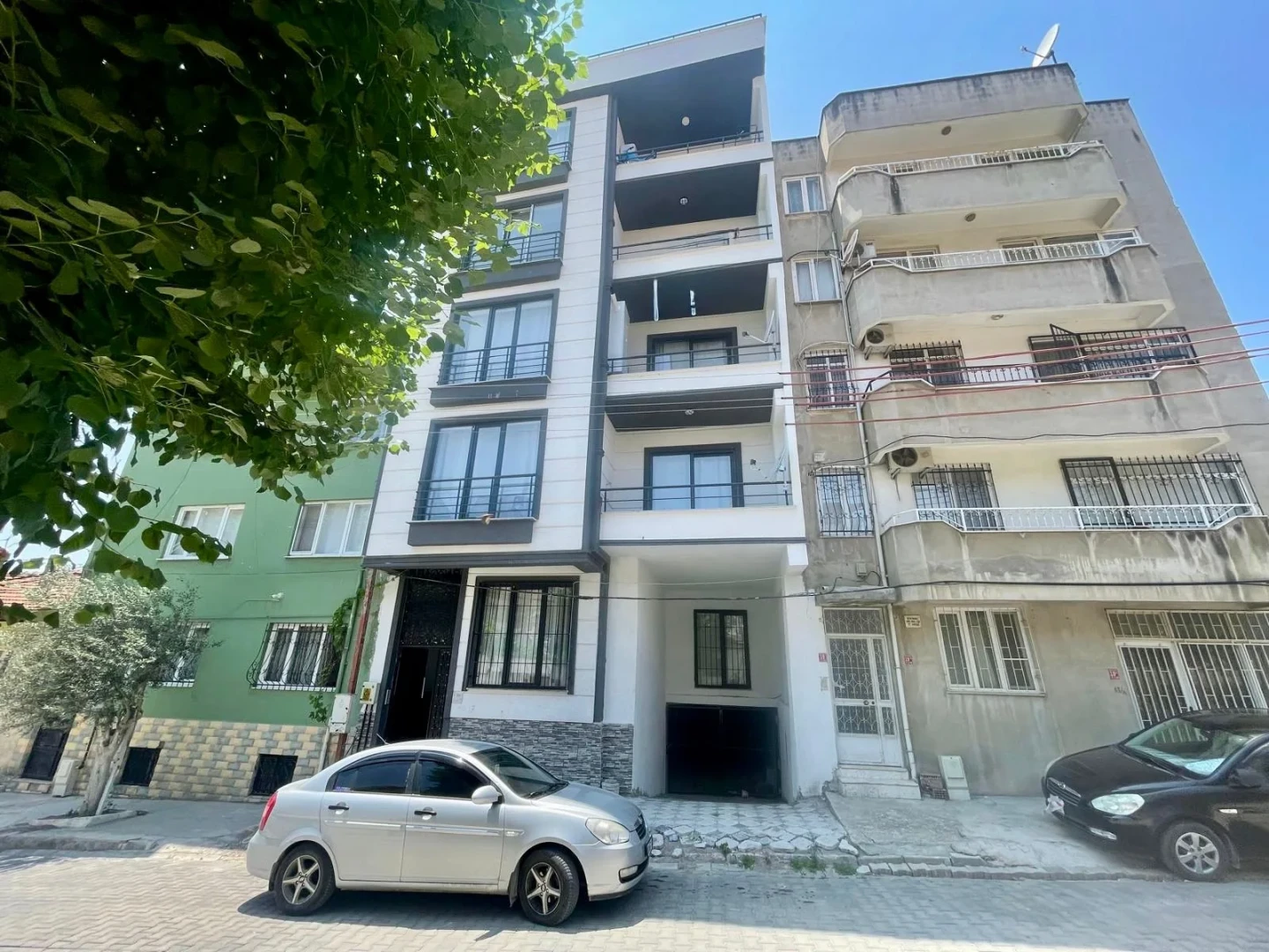YÜKSEL'DEN EDREMİT MERKEZ'DE ÖN CEPHE ARAKAT 1+1 DAİRE