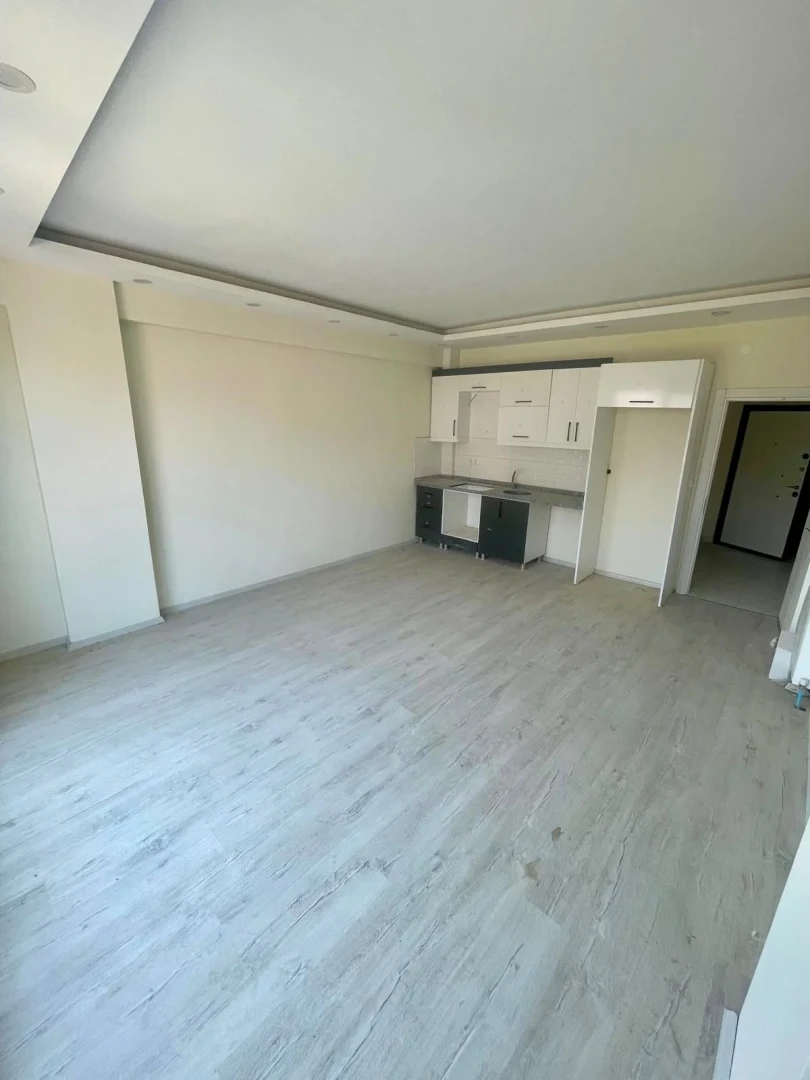 YÜKSEL'DEN EDREMİT MERKEZ'DE ÖN CEPHE ARAKAT 1+1 DAİRE