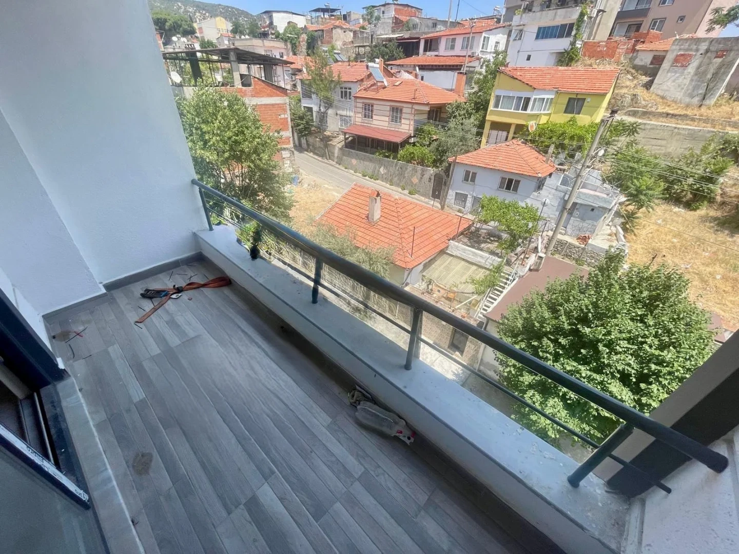YÜKSEL'DEN EDREMİT MERKEZ'DE ÖN CEPHE ARAKAT 1+1 DAİRE