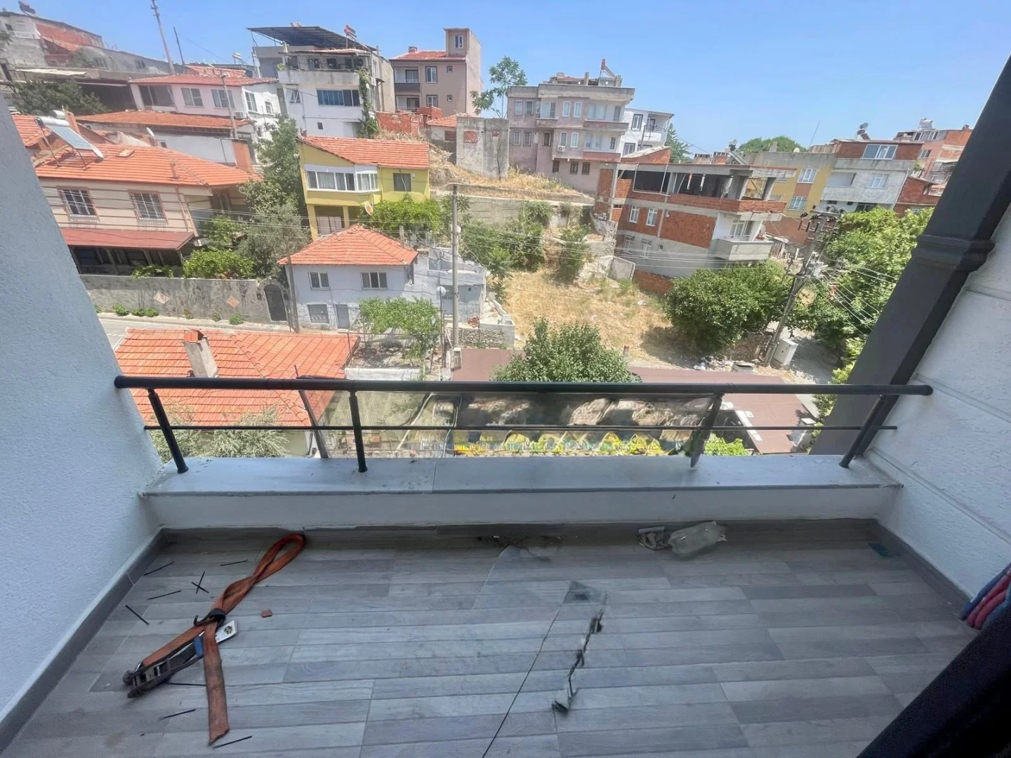 YÜKSEL'DEN EDREMİT MERKEZ'DE ÖN CEPHE ARAKAT 1+1 DAİRE