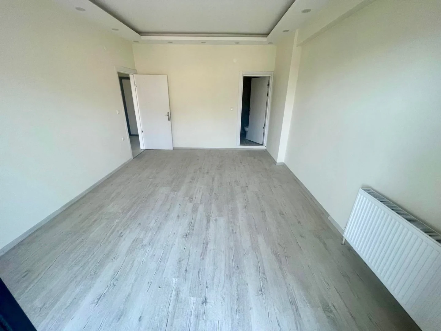 YÜKSEL'DEN EDREMİT MERKEZ'DE ÖN CEPHE ARAKAT 1+1 DAİRE