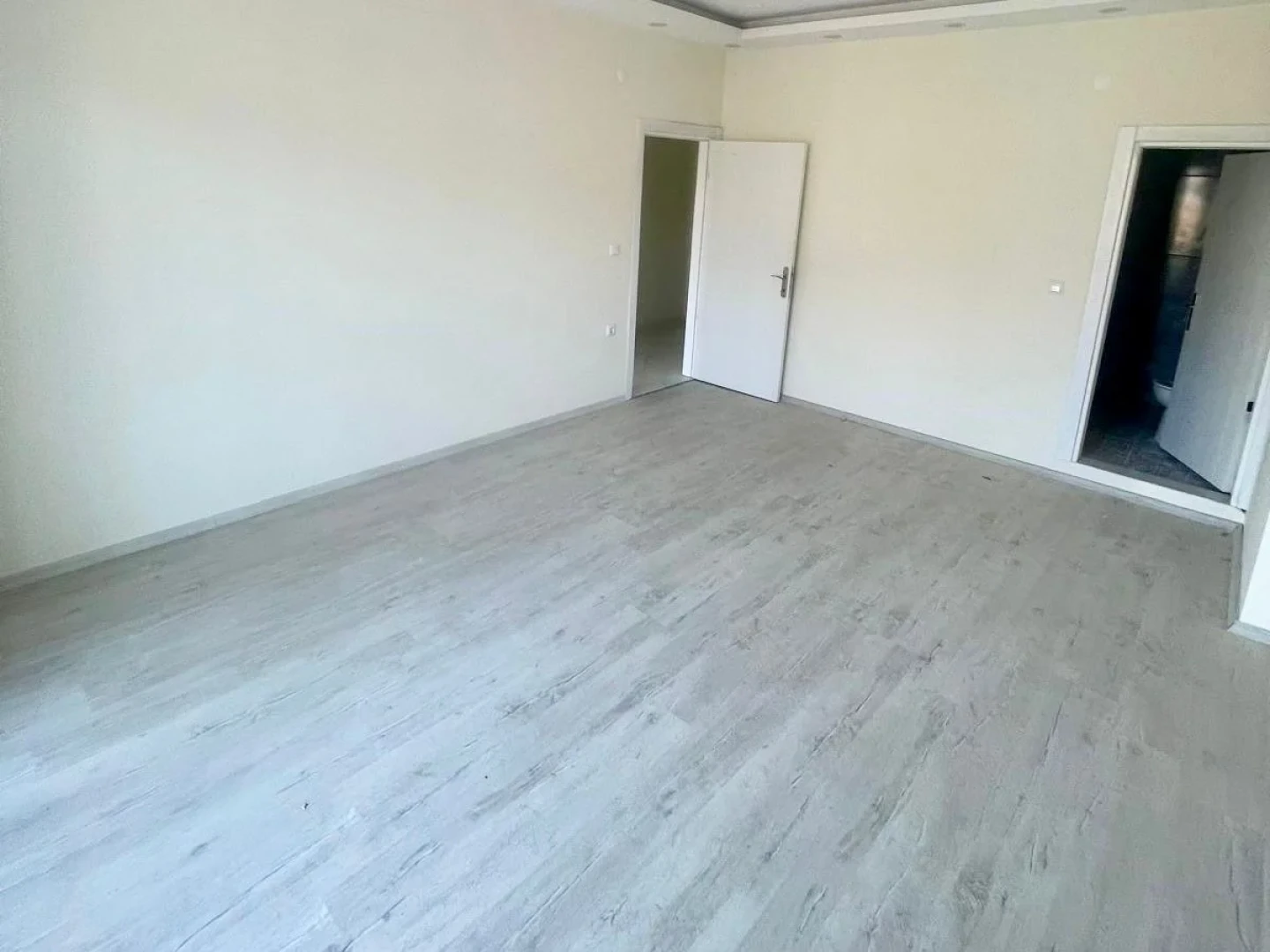 YÜKSEL'DEN EDREMİT MERKEZ'DE ÖN CEPHE ARAKAT 1+1 DAİRE